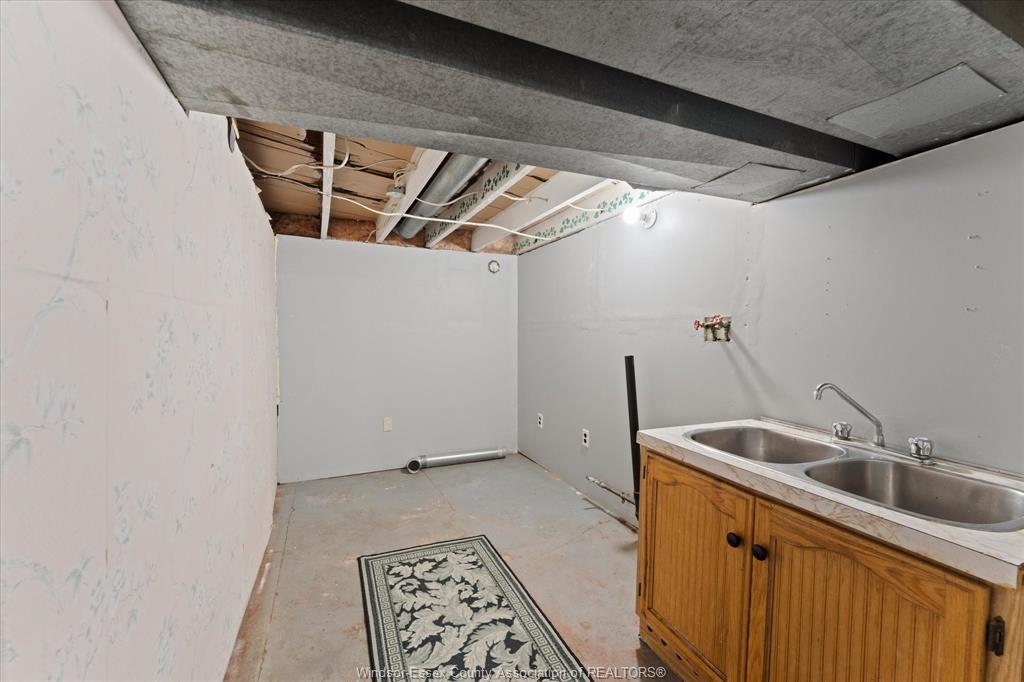 663 Brock Street, Windsor, ON - Indoor