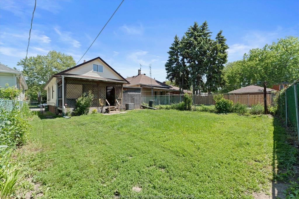 663 Brock Street, Windsor, ON - Outdoor