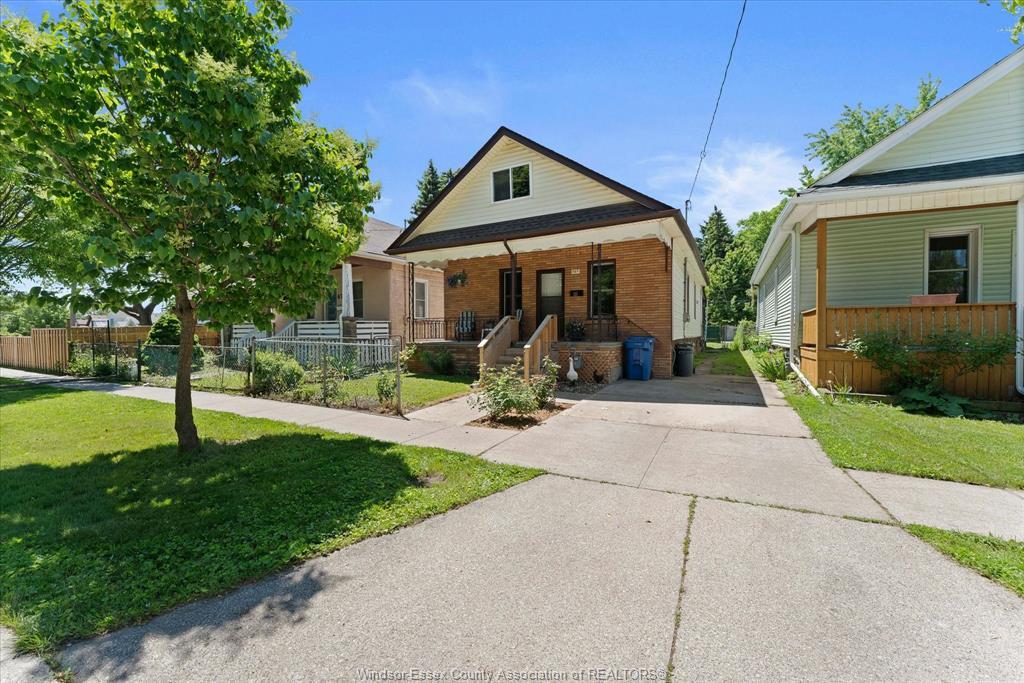 663 Brock Street, Windsor, ON - Outdoor