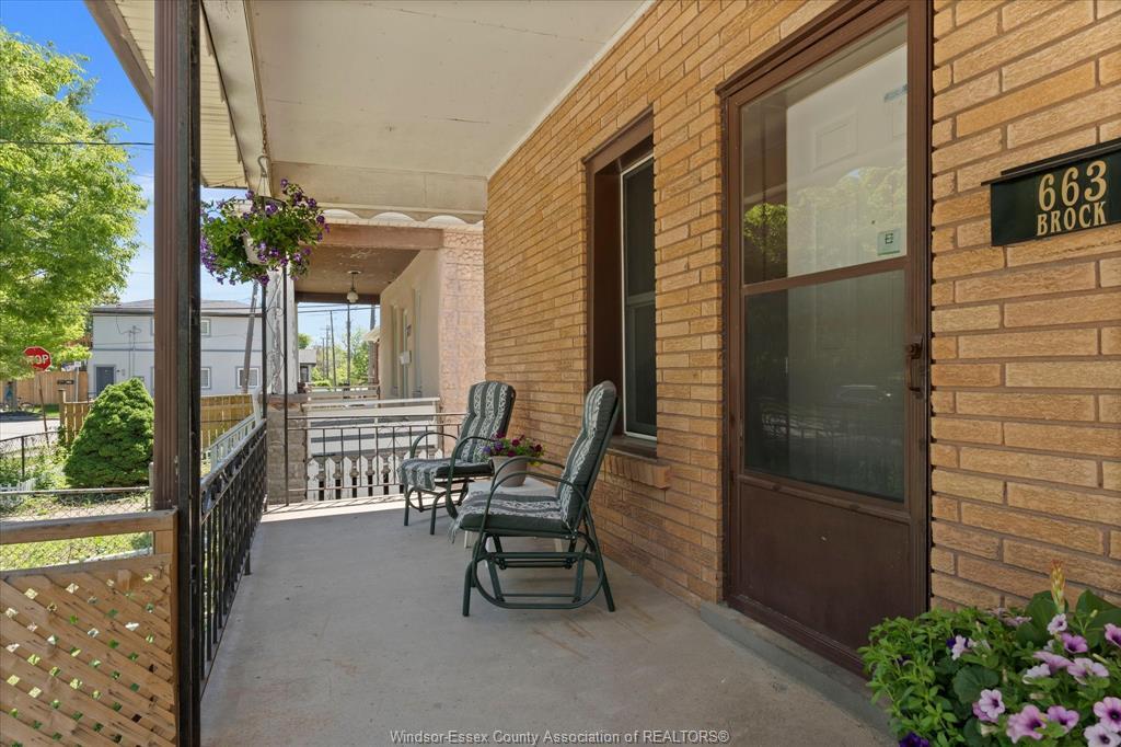 663 Brock Street, Windsor, ON - Outdoor With Exterior
