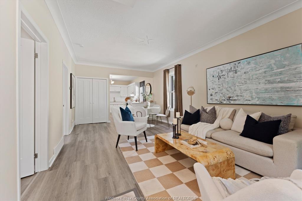 663 Brock Street, Windsor, ON - Indoor Photo Showing Living Room