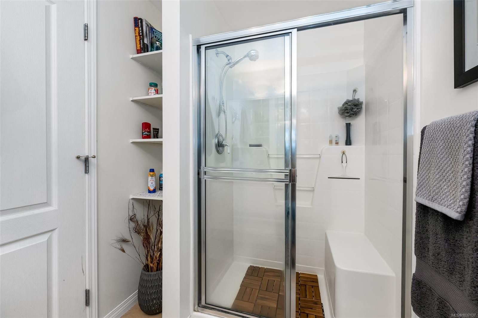 #109-380 Waterfront Cres, Victoria, BC - Indoor Photo Showing Bathroom