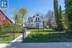B - 114 ONTARIO STREET Collingwood, ON L9Y 1M3