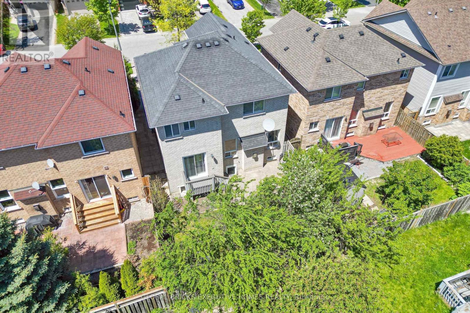 13 Howling Crescent, Ajax, ON - Outdoor