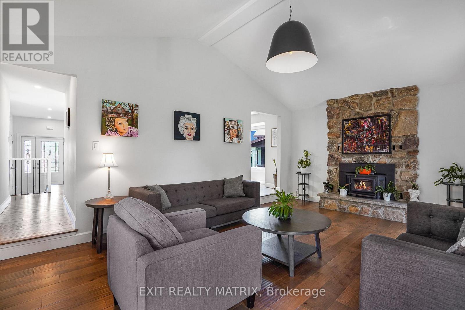 768 Dewhurst Avenue, Cornwall, ON - Indoor Photo Showing Living Room With Fireplace
