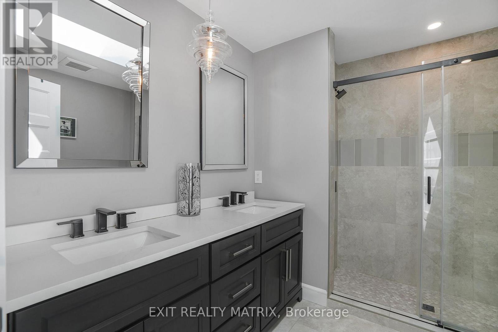 768 Dewhurst Avenue, Cornwall, ON - Indoor Photo Showing Bathroom