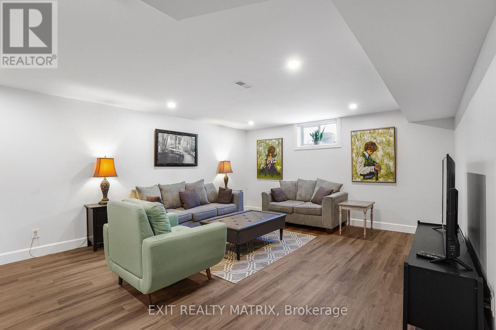 768 Dewhurst Avenue, Cornwall, ON - Indoor Photo Showing Living Room