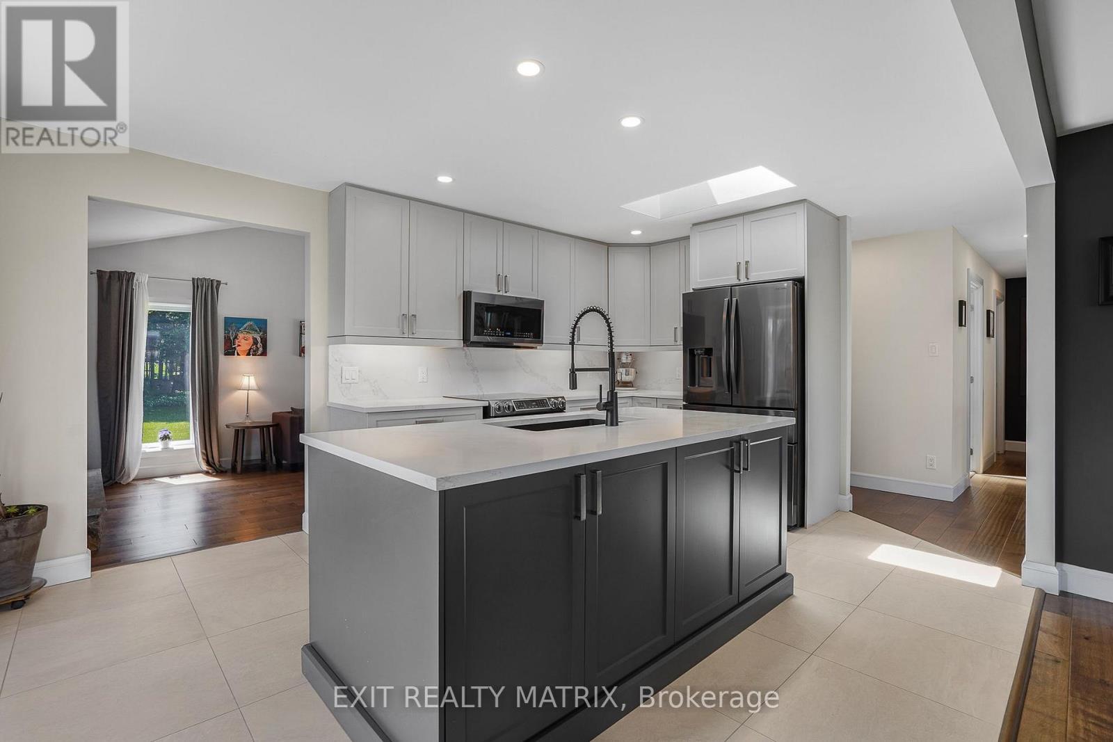 768 Dewhurst Avenue, Cornwall, ON - Indoor Photo Showing Kitchen With Upgraded Kitchen