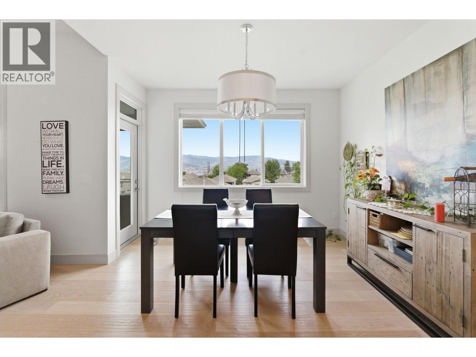 536 Tungsten Court, Kelowna, BC - Indoor Photo Showing Dining Room