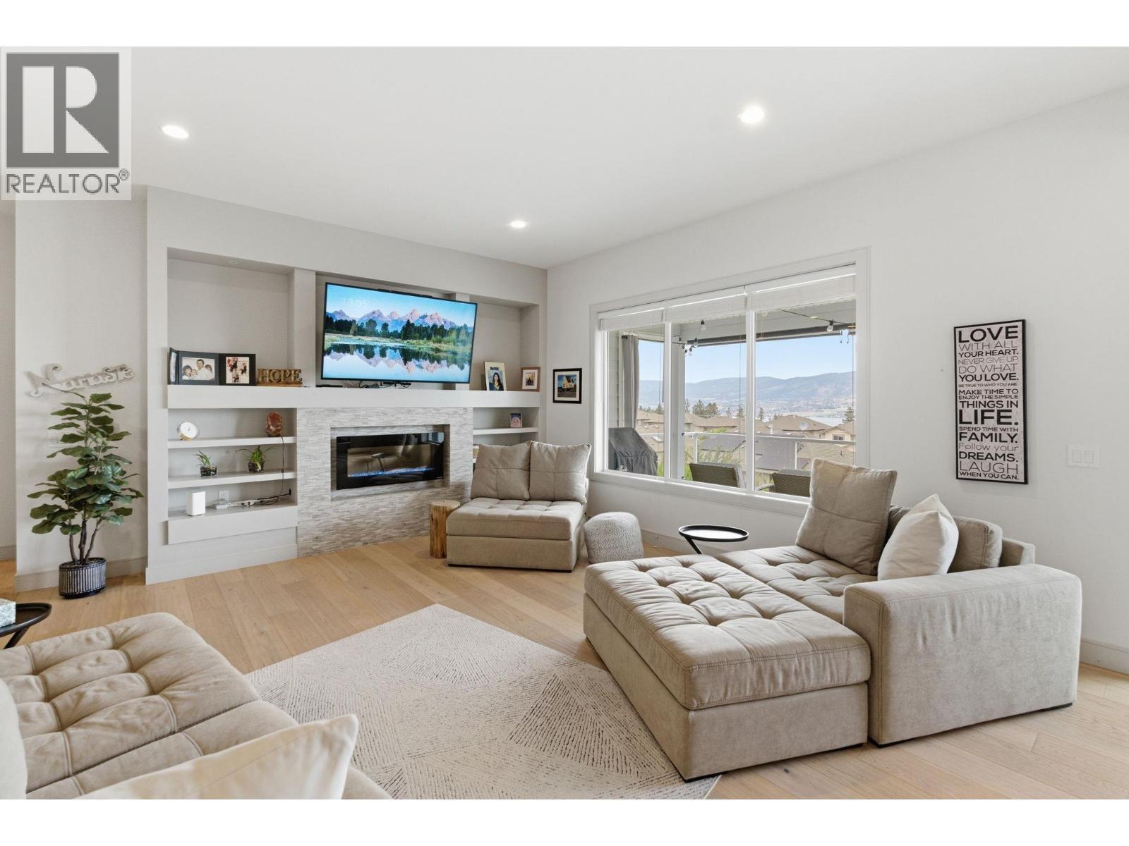 536 Tungsten Court, Kelowna, BC - Indoor Photo Showing Living Room With Fireplace