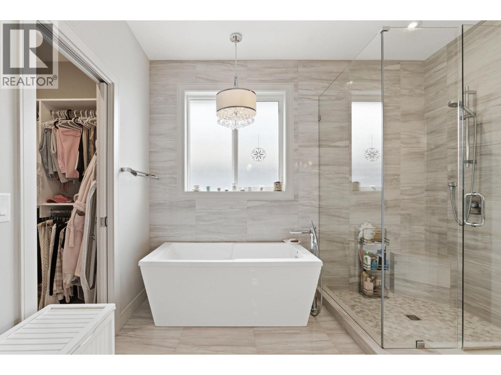 536 Tungsten Court, Kelowna, BC - Indoor Photo Showing Bathroom