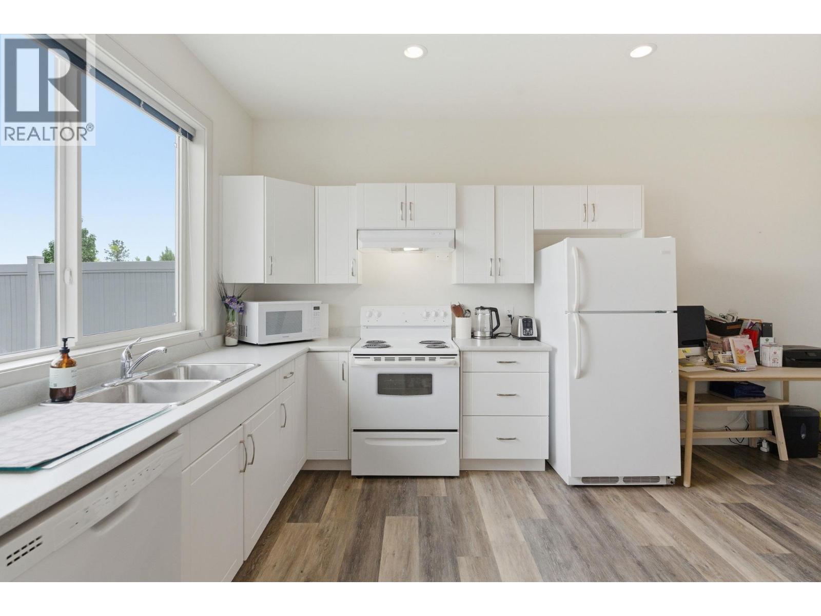 Suite Kitchen - 536 Tungsten Court, Kelowna, BC - Indoor Photo Showing Kitchen With Double Sink