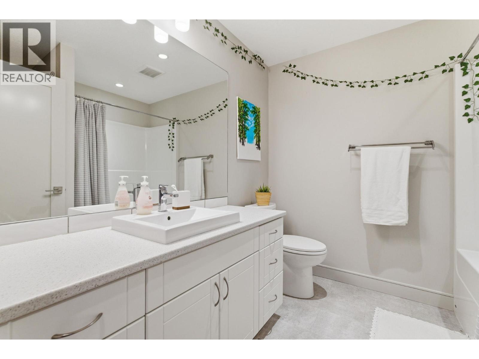 Basement bathroom - 536 Tungsten Court, Kelowna, BC - Indoor Photo Showing Bathroom
