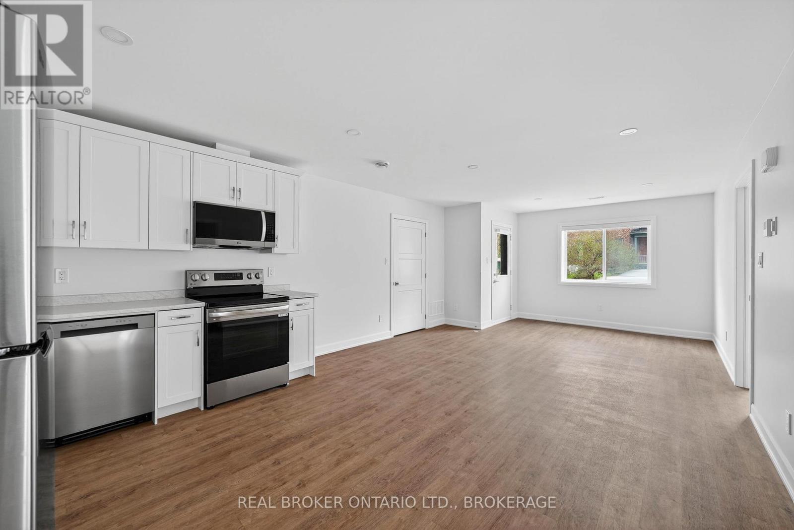 Unit #6A - 600 Second Street E, Cornwall, ON - Indoor Photo Showing Kitchen With Stainless Steel Kitchen