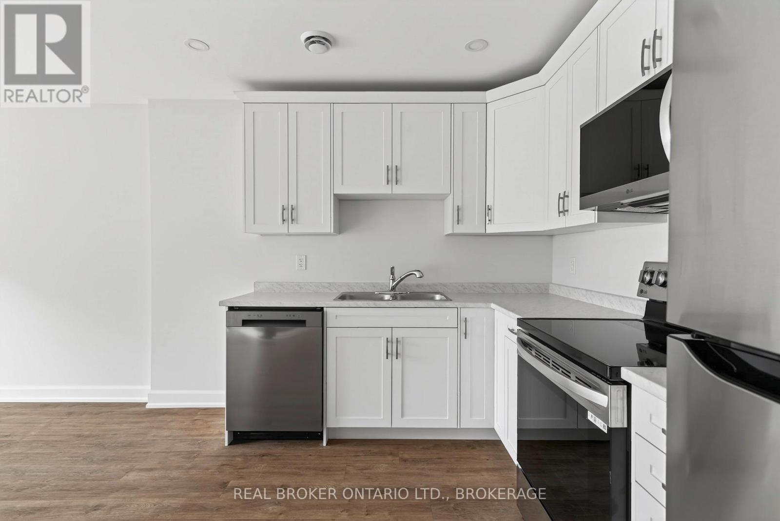 Unit #6A - 600 Second Street E, Cornwall, ON - Indoor Photo Showing Kitchen With Stainless Steel Kitchen With Double Sink