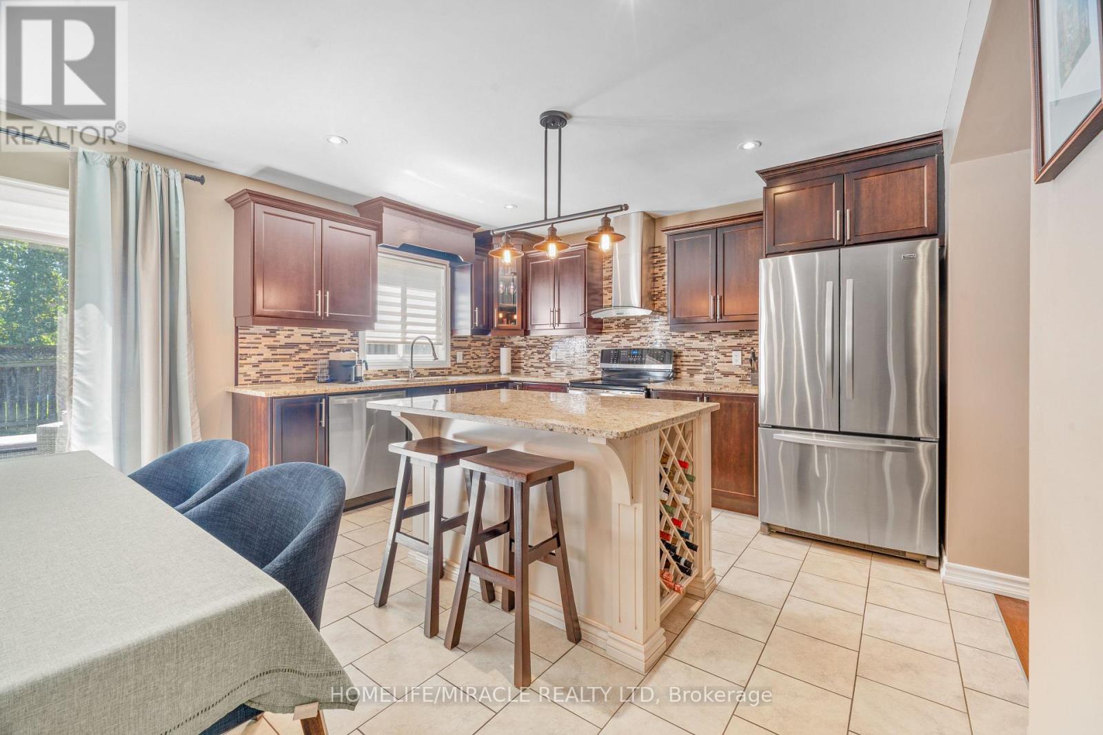 21 Davinci Boulevard, Hamilton, ON - Indoor Photo Showing Kitchen With Stainless Steel Kitchen With Upgraded Kitchen