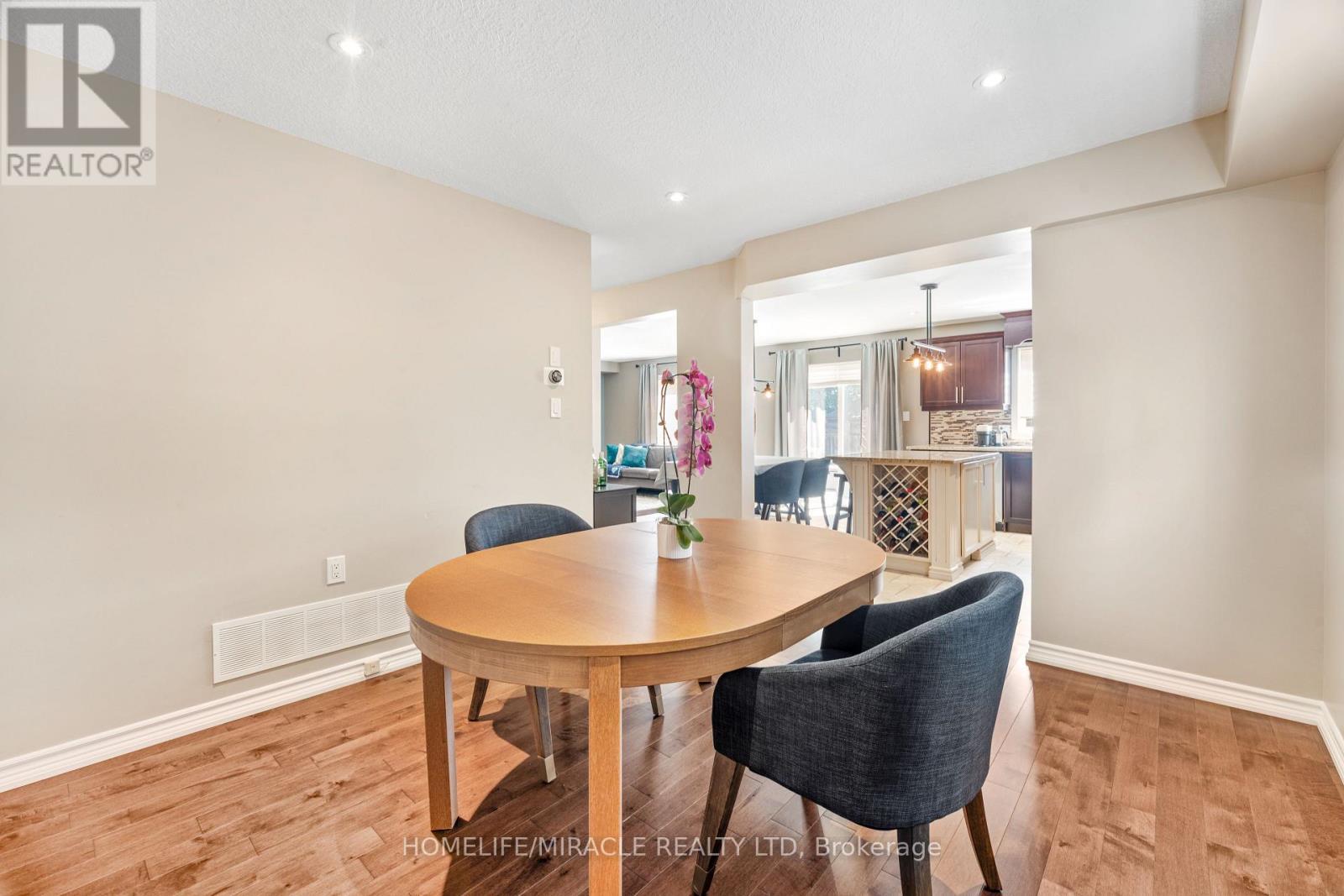 21 Davinci Boulevard, Hamilton, ON - Indoor Photo Showing Dining Room