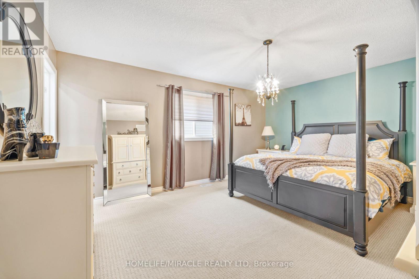 21 Davinci Boulevard, Hamilton, ON - Indoor Photo Showing Bedroom