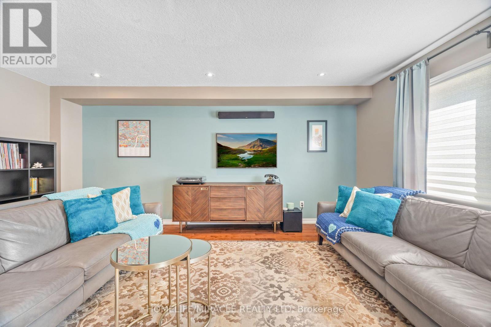21 Davinci Boulevard, Hamilton, ON - Indoor Photo Showing Living Room