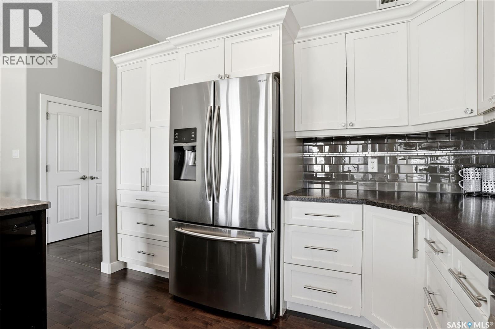 4113 Green Willow Terrace E, Regina, SK - Indoor Photo Showing Kitchen With Stainless Steel Kitchen