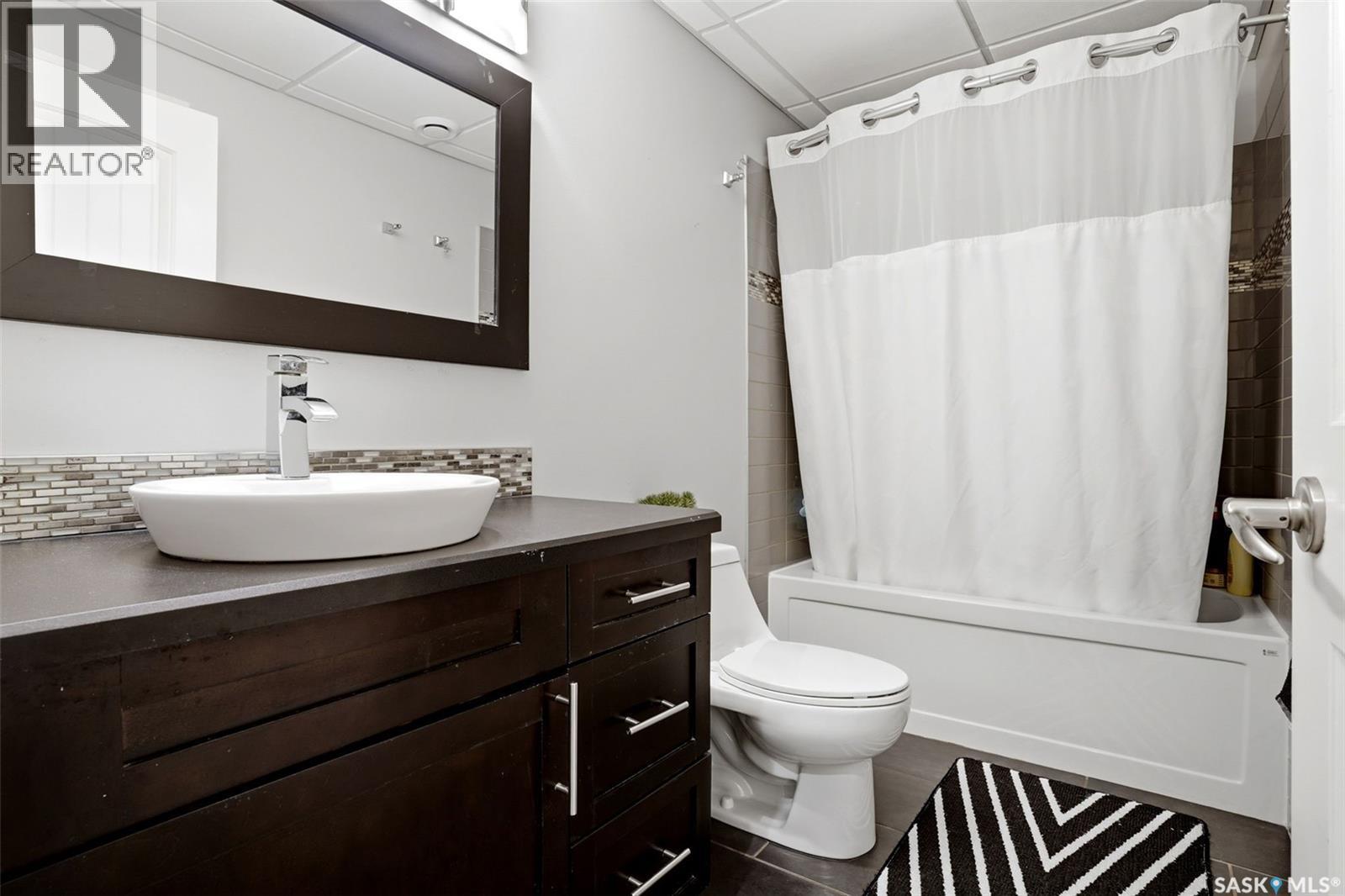 4113 Green Willow Terrace E, Regina, SK - Indoor Photo Showing Bathroom