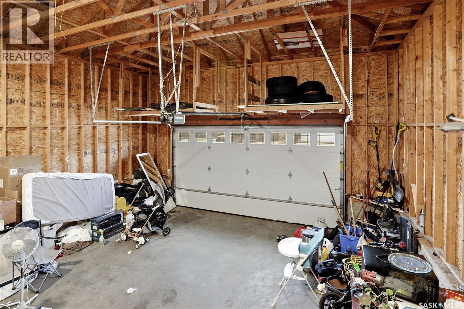 4113 Green Willow Terrace E, Regina, SK - Indoor Photo Showing Garage