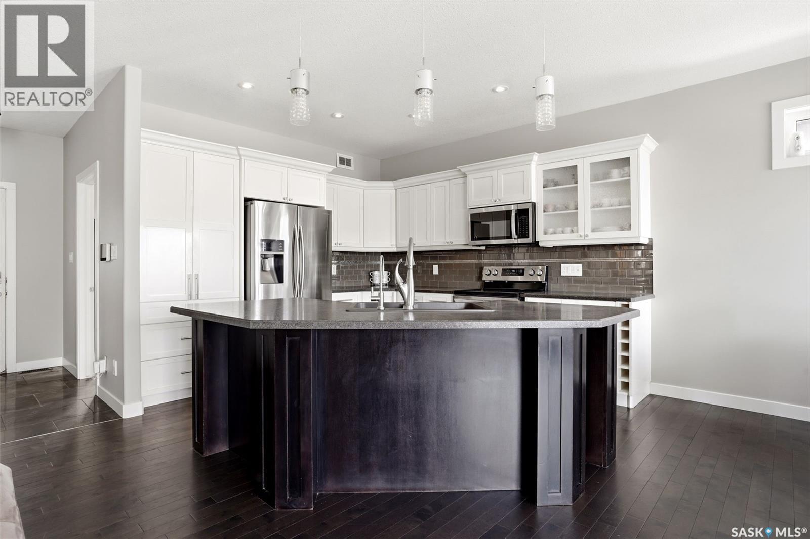 4113 Green Willow Terrace E, Regina, SK - Indoor Photo Showing Kitchen With Stainless Steel Kitchen With Upgraded Kitchen
