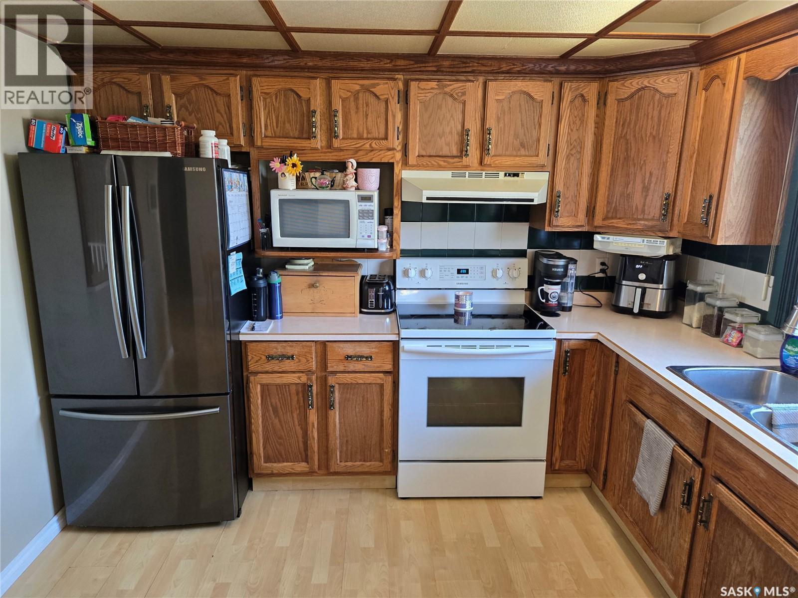 3464 Eagle Crescent, Prince Albert, SK - Indoor Photo Showing Kitchen With Double Sink