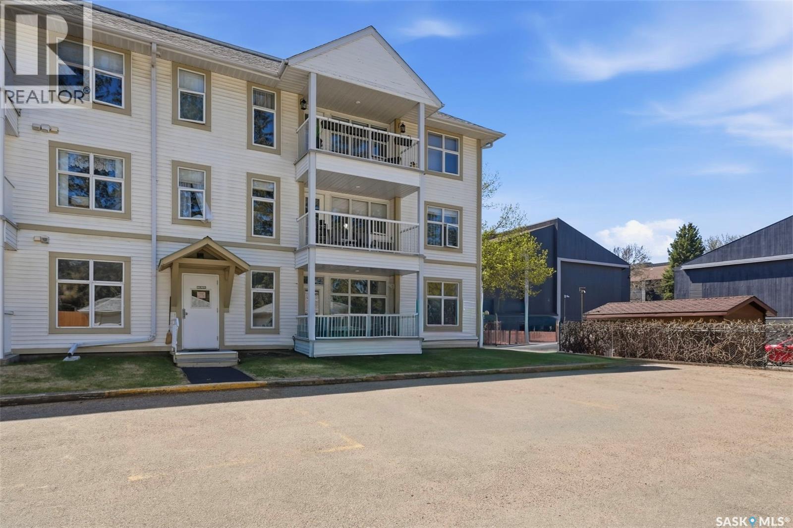 105 301 34Th Street W, Prince Albert, SK - Outdoor With Facade