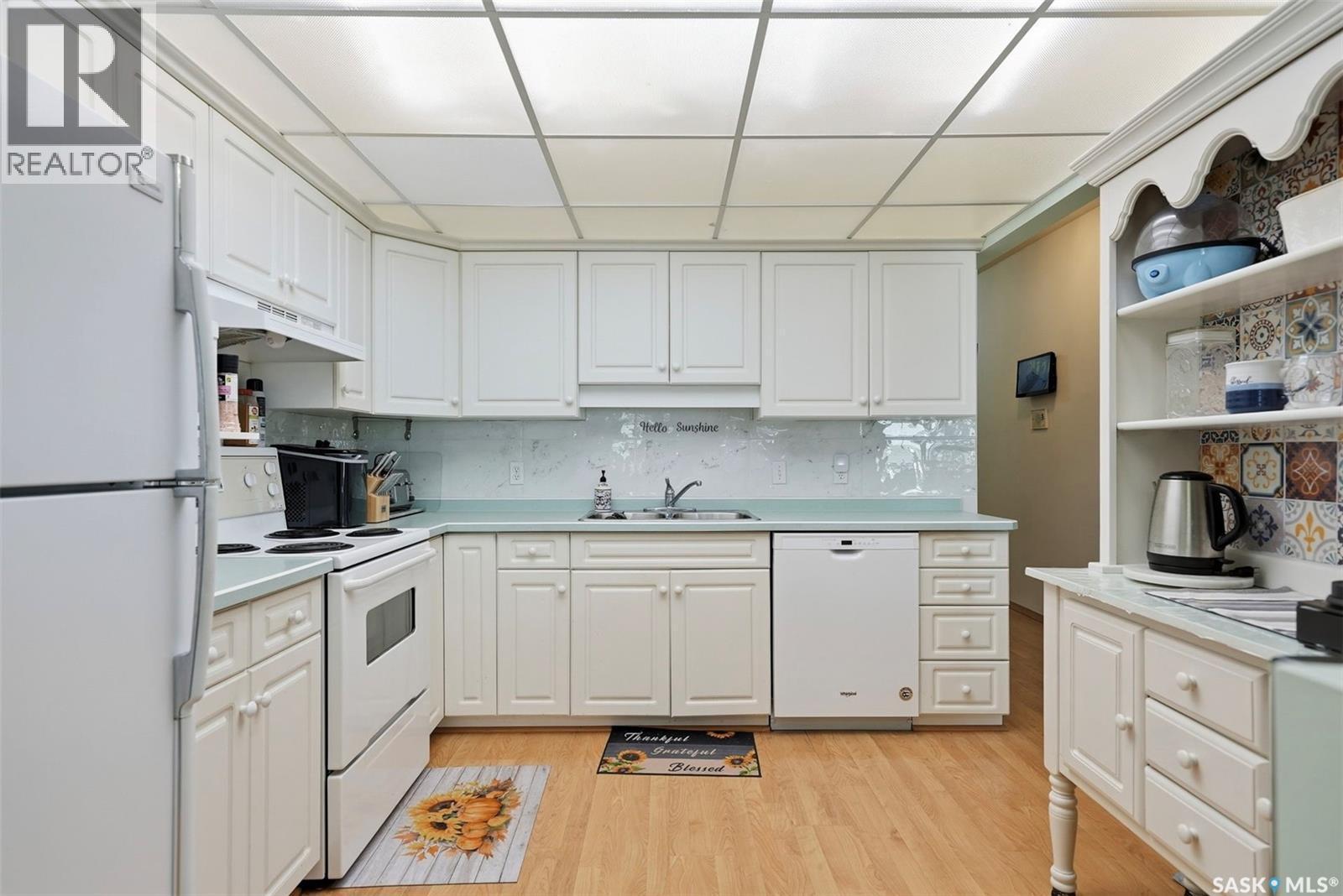 105 301 34Th Street W, Prince Albert, SK - Indoor Photo Showing Kitchen With Double Sink