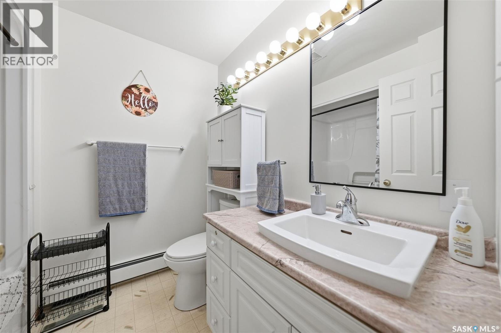 105 301 34Th Street W, Prince Albert, SK - Indoor Photo Showing Bathroom