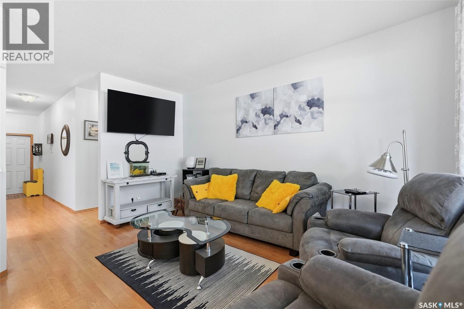 105 301 34Th Street W, Prince Albert, SK - Indoor Photo Showing Living Room