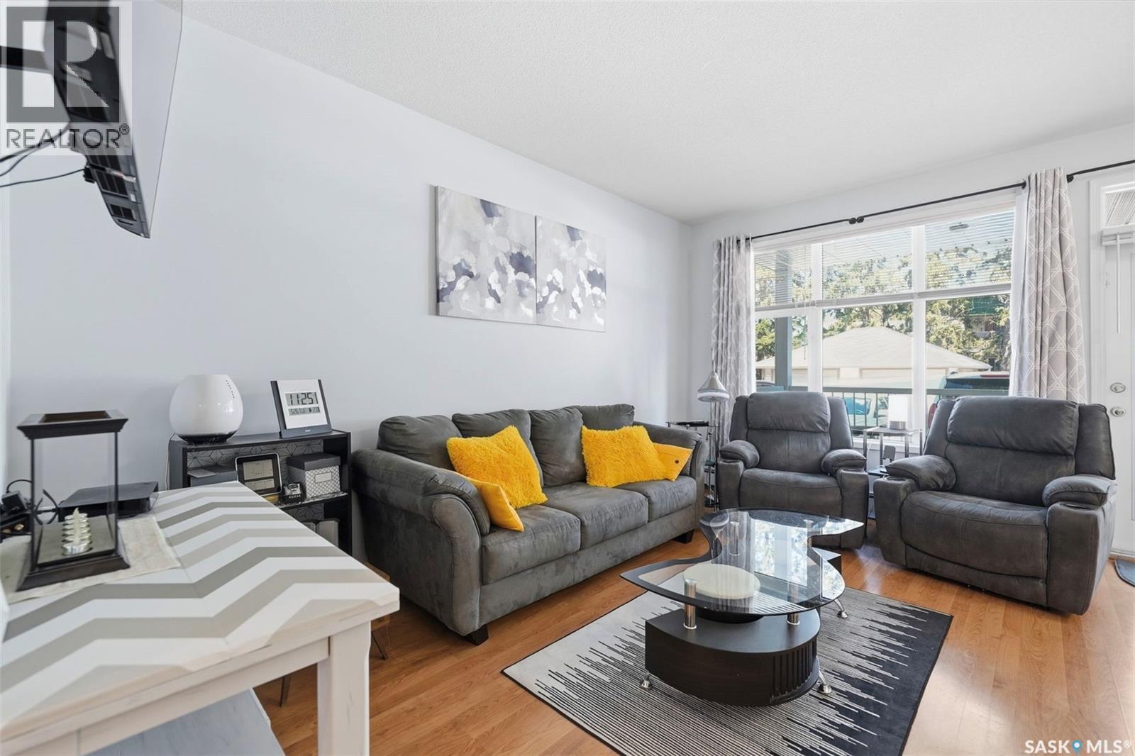 105 301 34Th Street W, Prince Albert, SK - Indoor Photo Showing Living Room