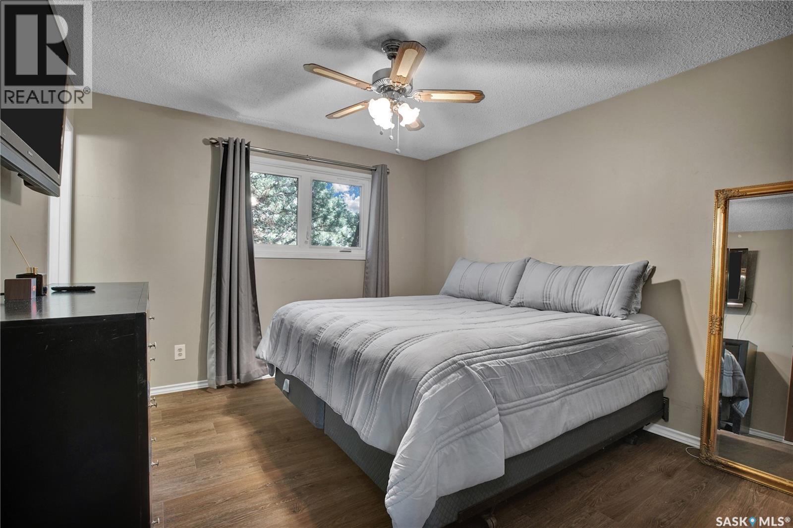 3831 Taylor Street E, Saskatoon, SK - Indoor Photo Showing Bedroom