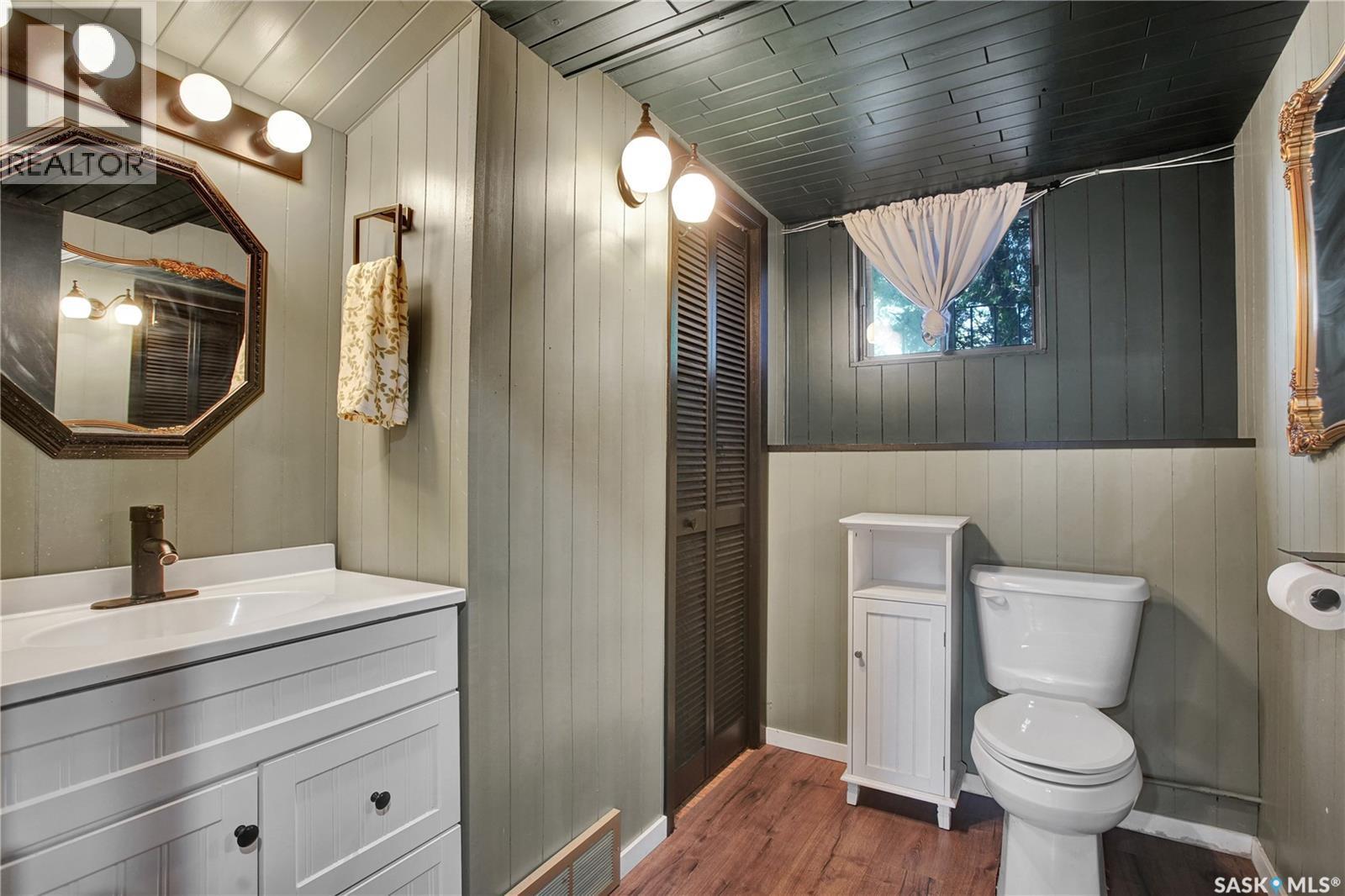 3831 Taylor Street E, Saskatoon, SK - Indoor Photo Showing Bathroom