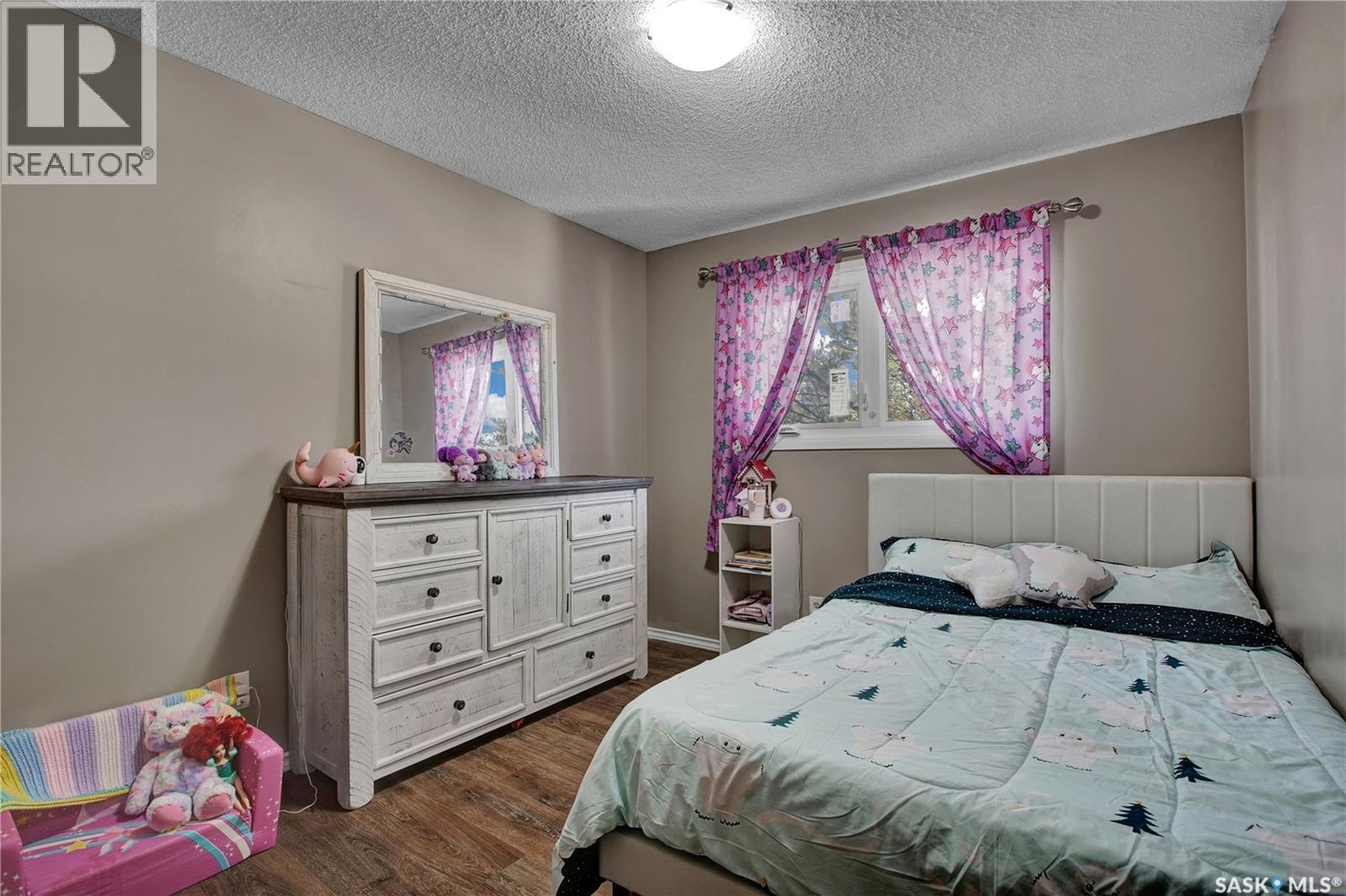3831 Taylor Street E, Saskatoon, SK - Indoor Photo Showing Bedroom