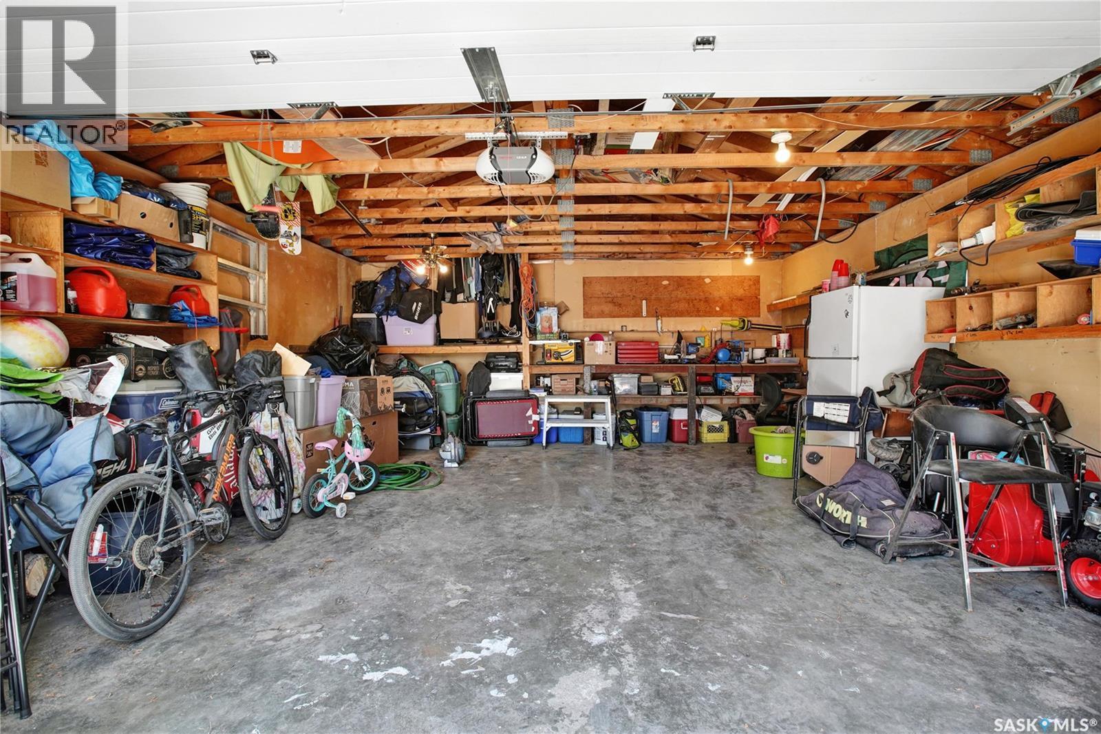 3831 Taylor Street E, Saskatoon, SK - Indoor Photo Showing Garage