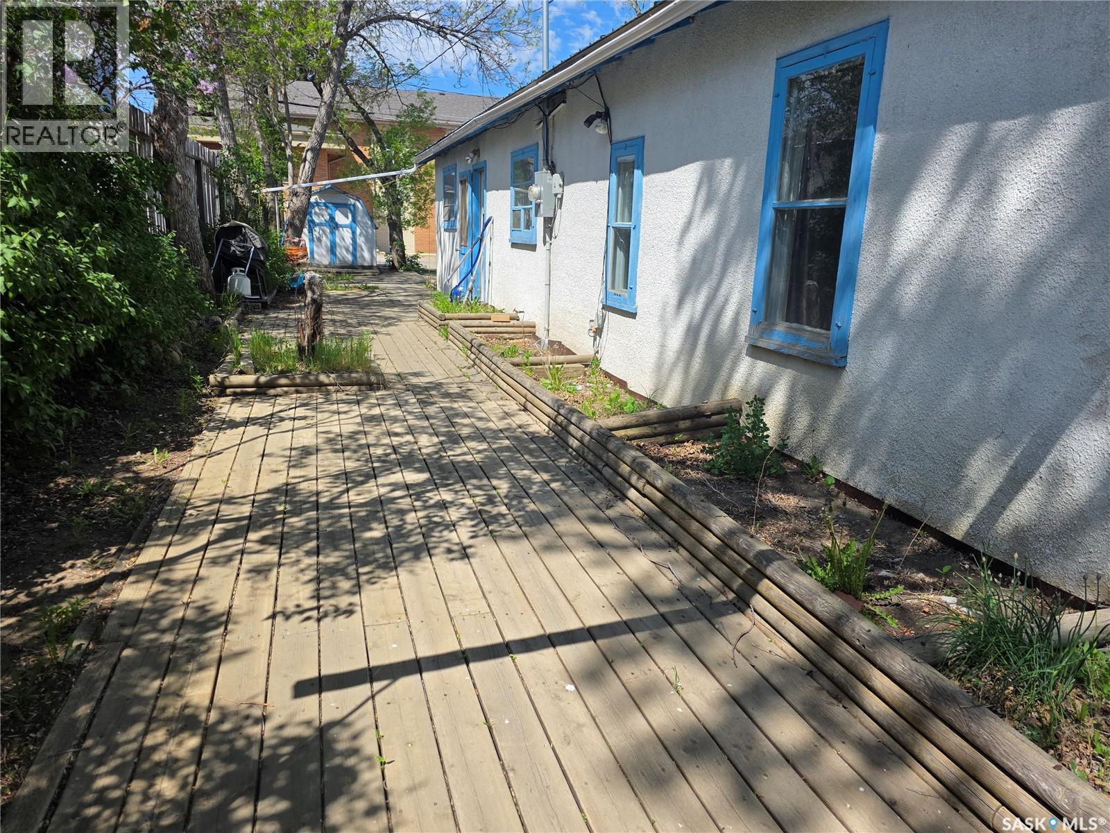 678 1St Avenue Ne, Swift Current, SK - Outdoor With Deck Patio Veranda