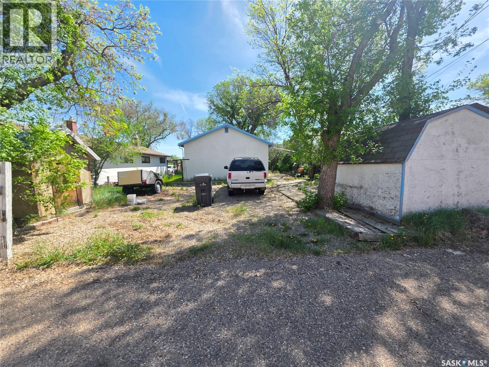 678 1St Avenue Ne, Swift Current, SK - Outdoor