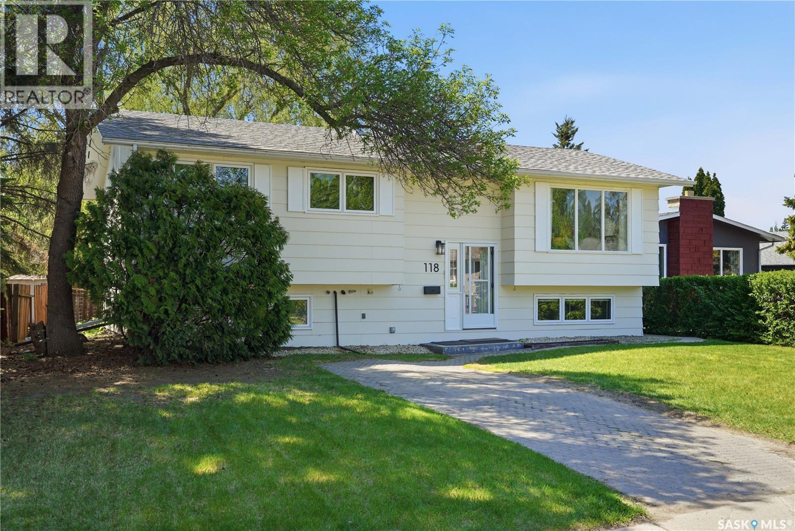 118 Laurentian Drive, Saskatoon, SK - Outdoor