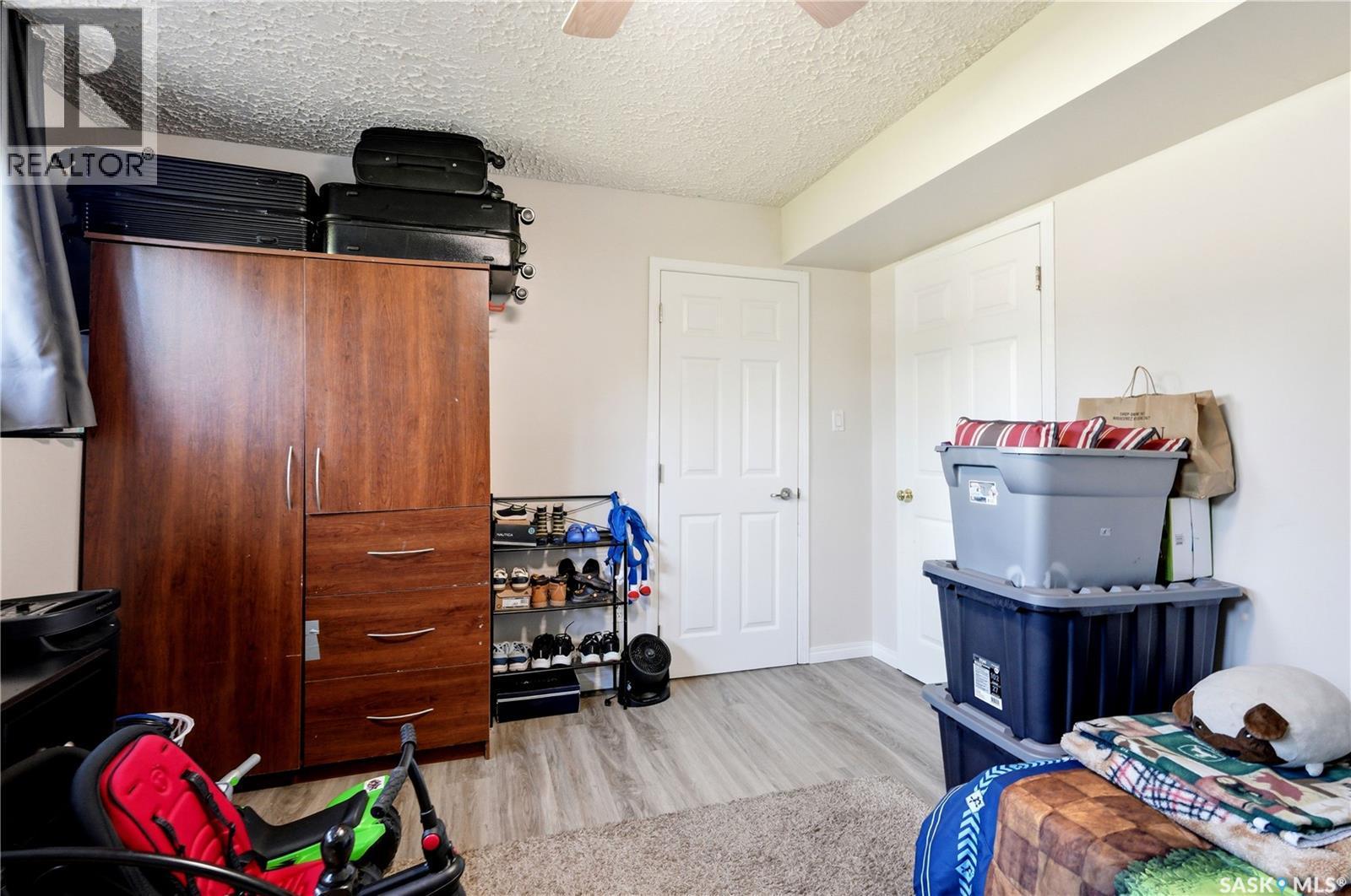 118 Laurentian Drive, Saskatoon, SK - Indoor Photo Showing Bedroom
