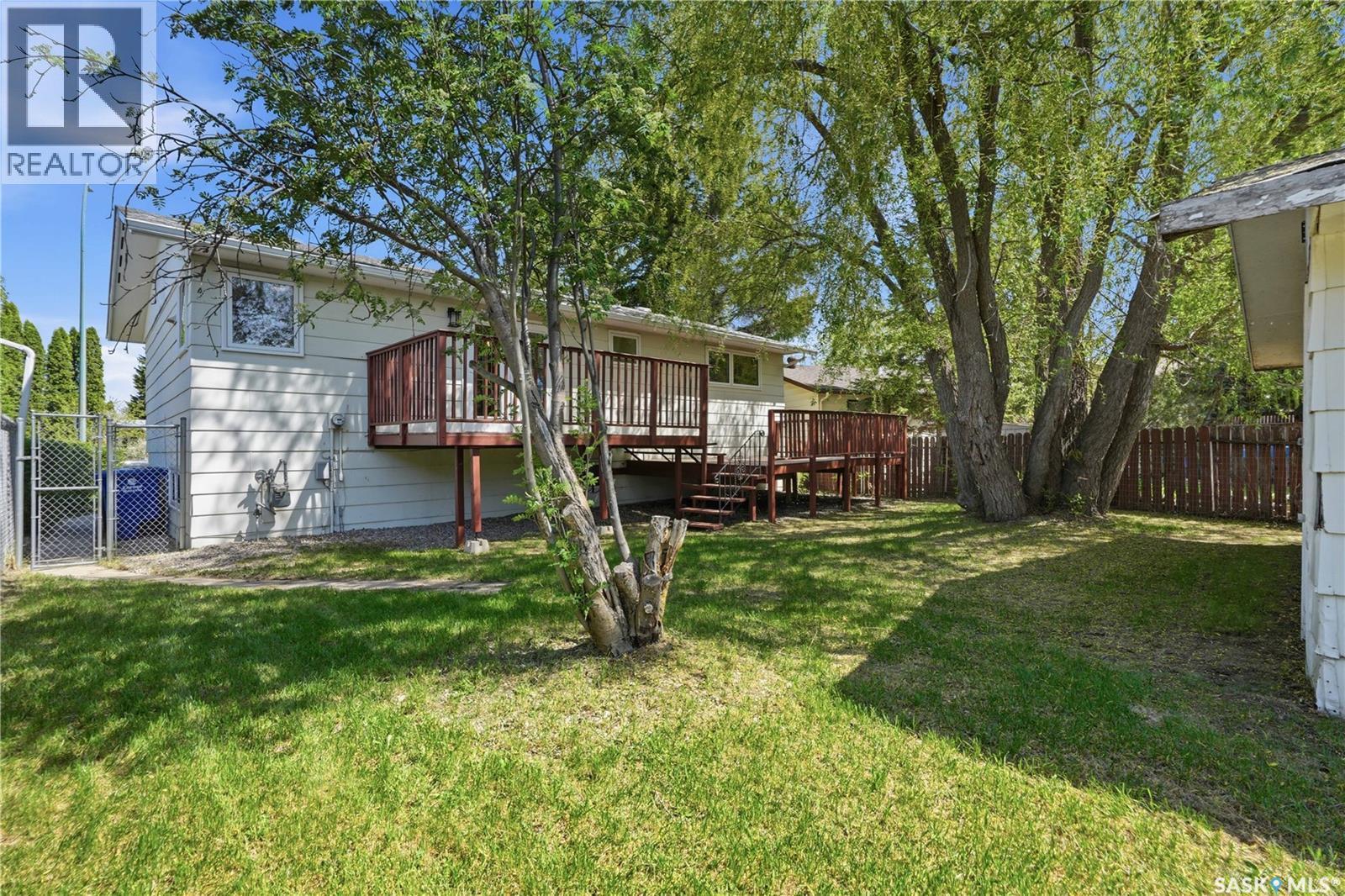 118 Laurentian Drive, Saskatoon, SK - Outdoor