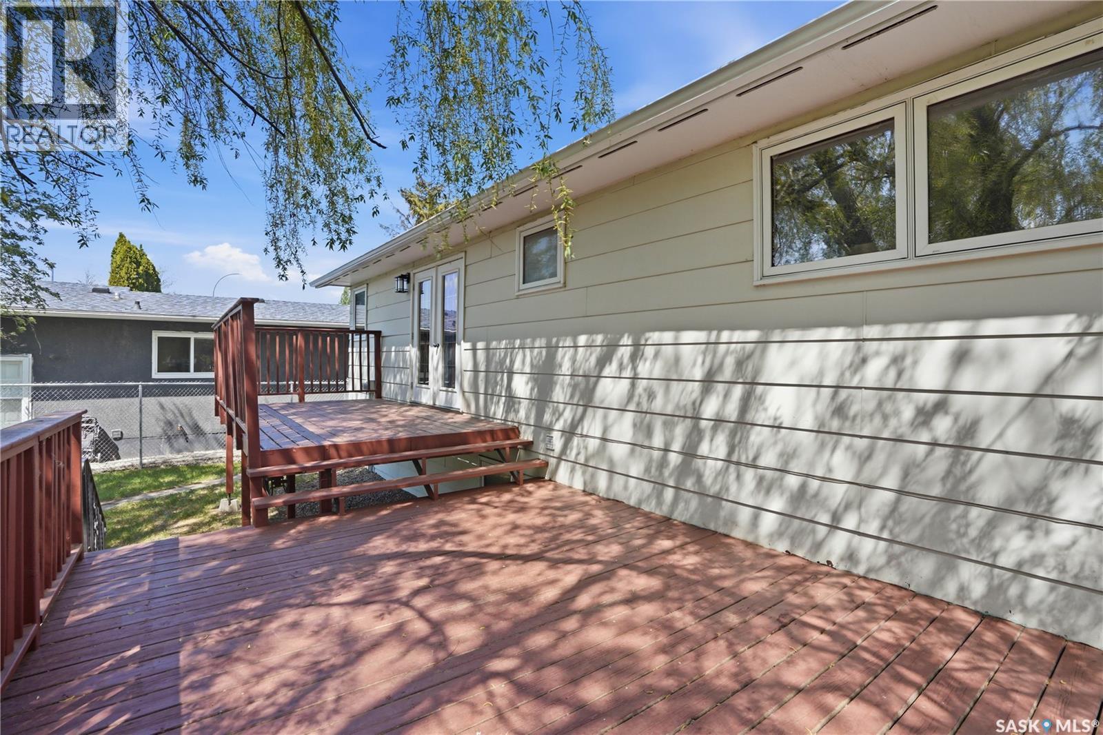 118 Laurentian Drive, Saskatoon, SK - Outdoor With Deck Patio Veranda With Exterior