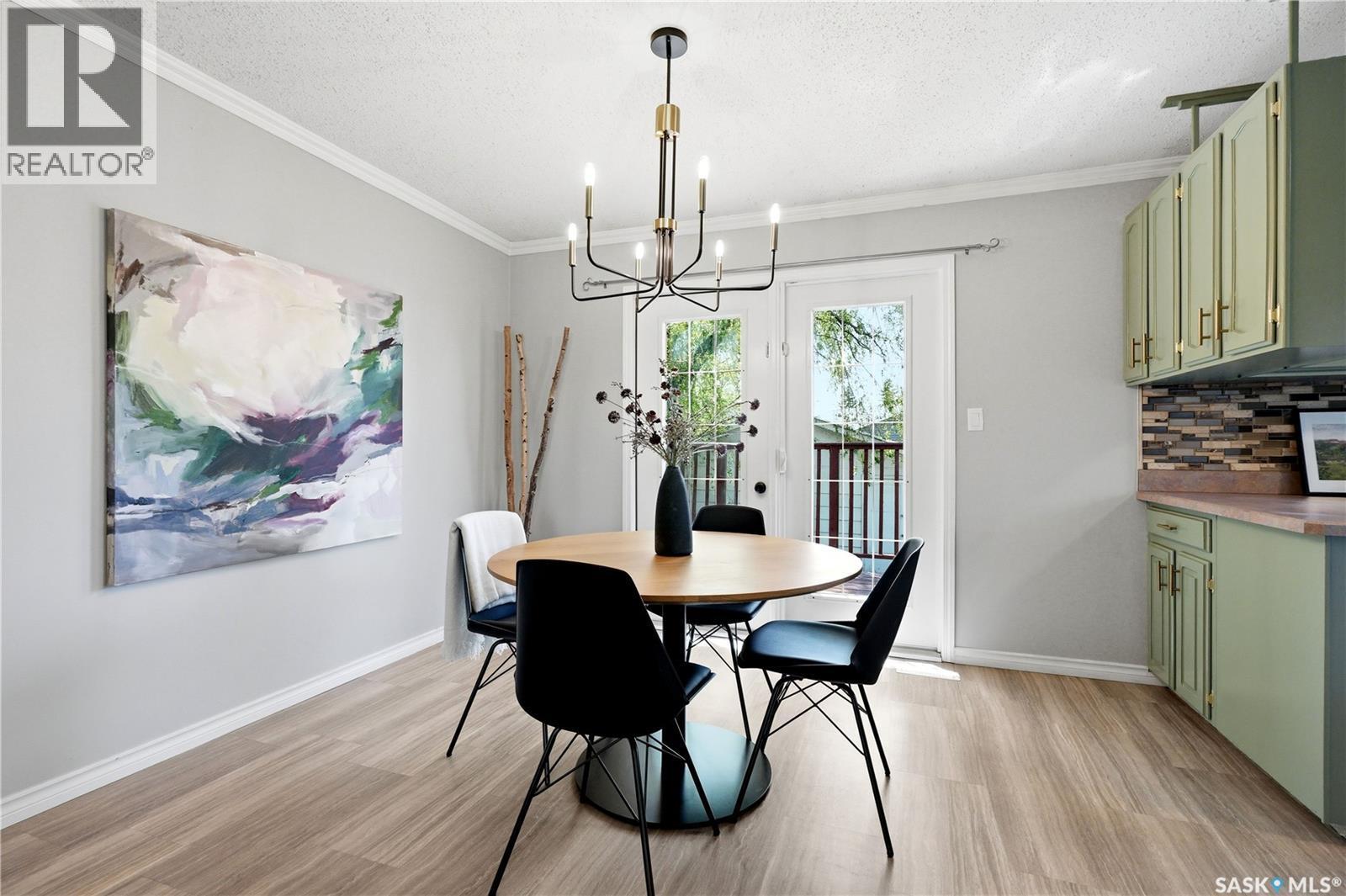 118 Laurentian Drive, Saskatoon, SK - Indoor Photo Showing Dining Room