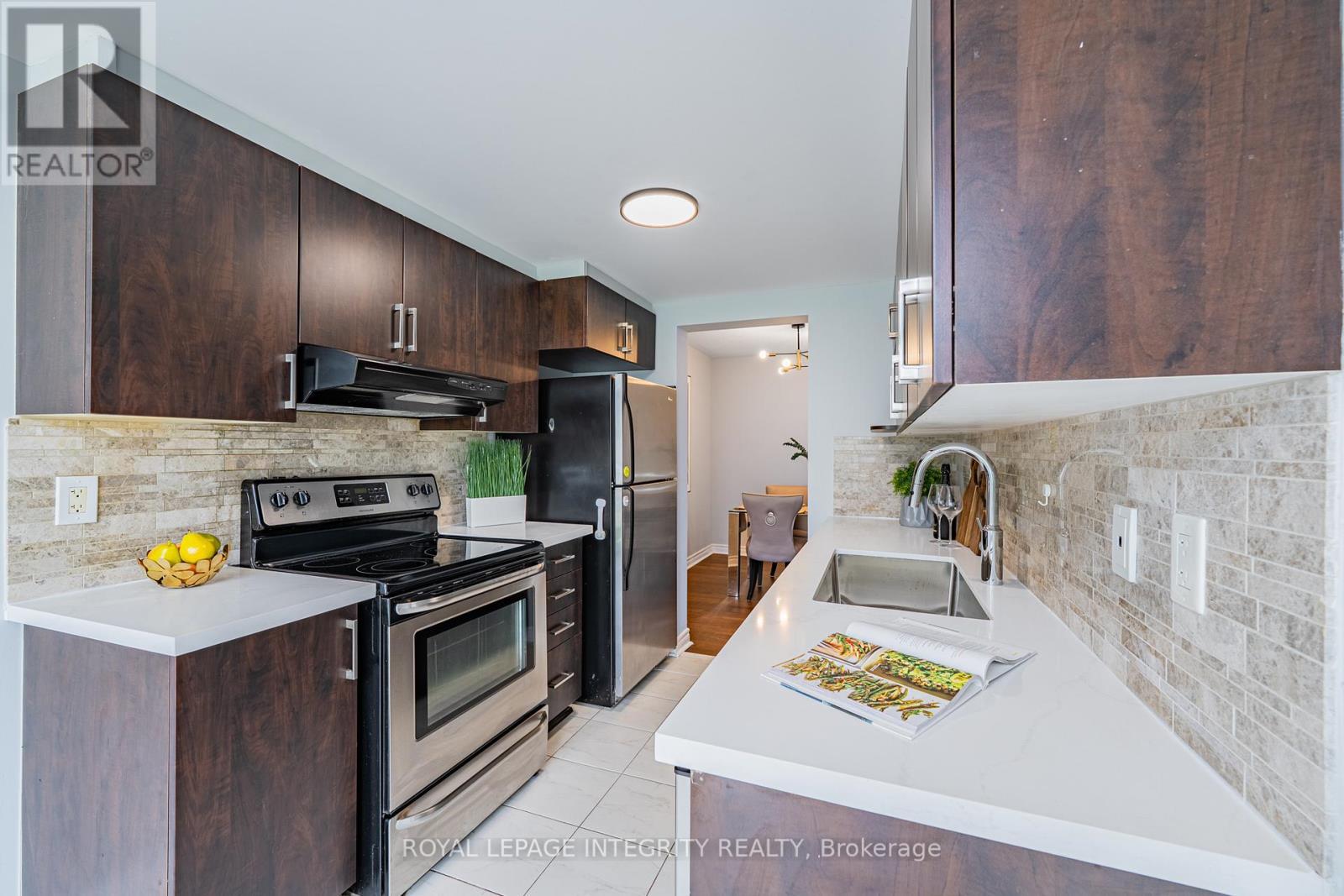 132 Mancini Way E, Ottawa, ON - Indoor Photo Showing Kitchen