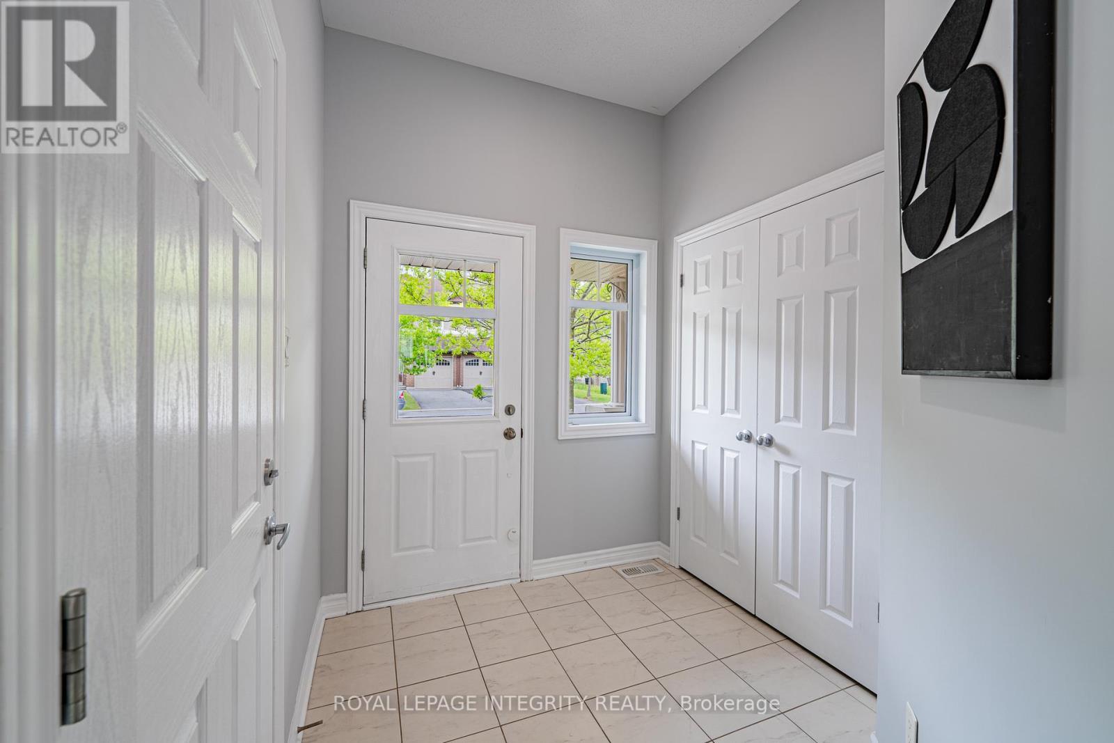 132 Mancini Way E, Ottawa, ON - Indoor Photo Showing Other Room