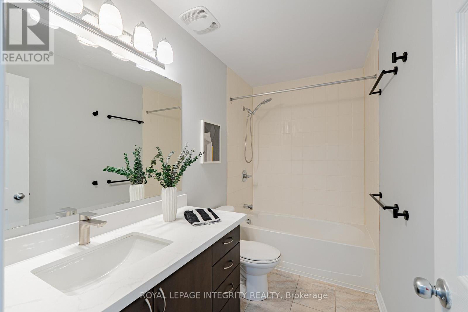 132 Mancini Way E, Ottawa, ON - Indoor Photo Showing Bathroom