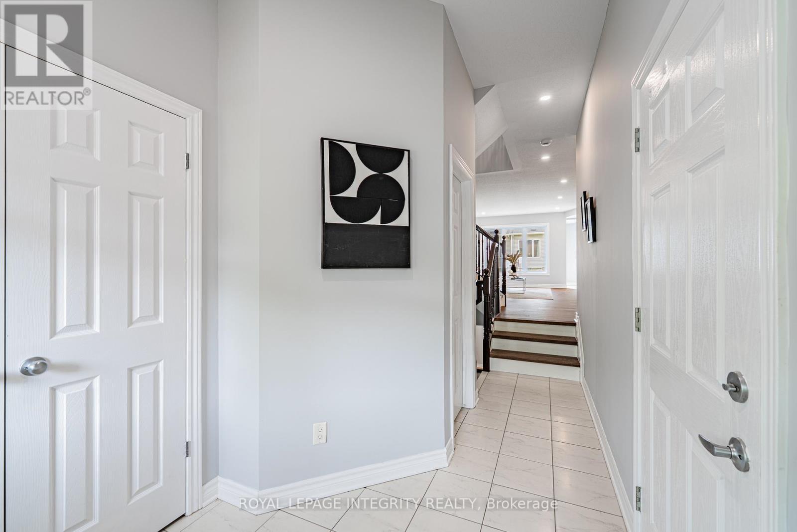132 Mancini Way E, Ottawa, ON - Indoor Photo Showing Other Room