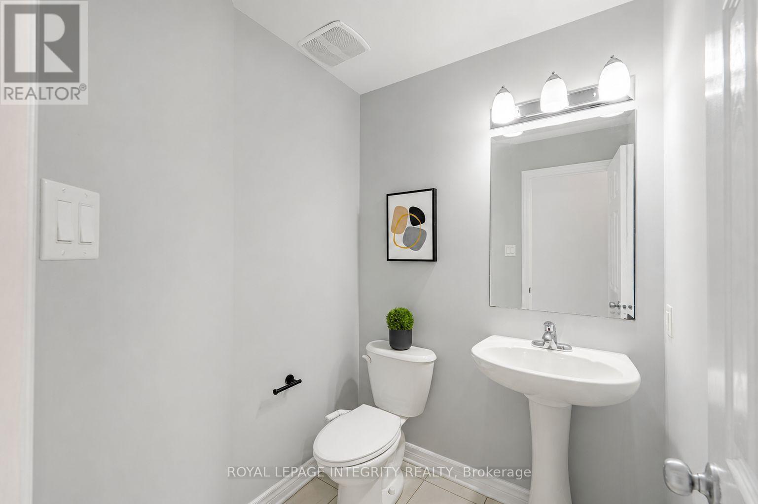 132 Mancini Way E, Ottawa, ON - Indoor Photo Showing Bathroom