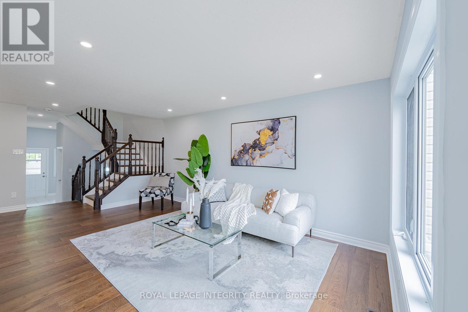 132 Mancini Way E, Ottawa, ON - Indoor Photo Showing Living Room